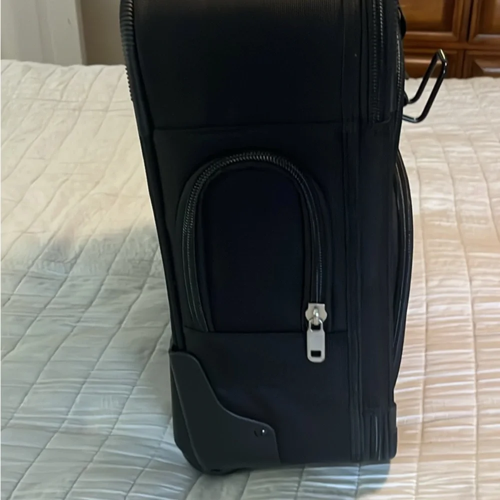 Sleek Black Travel Bag - Picture 5 of 7